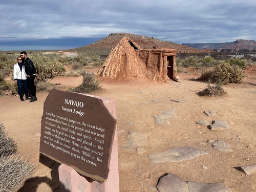 Традиционный домик индейцев навахо