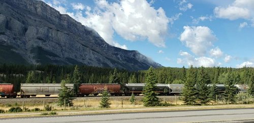 Где мчит курьерский...