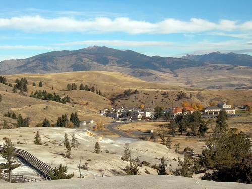 Городок Маммос в Йеллоустоуне