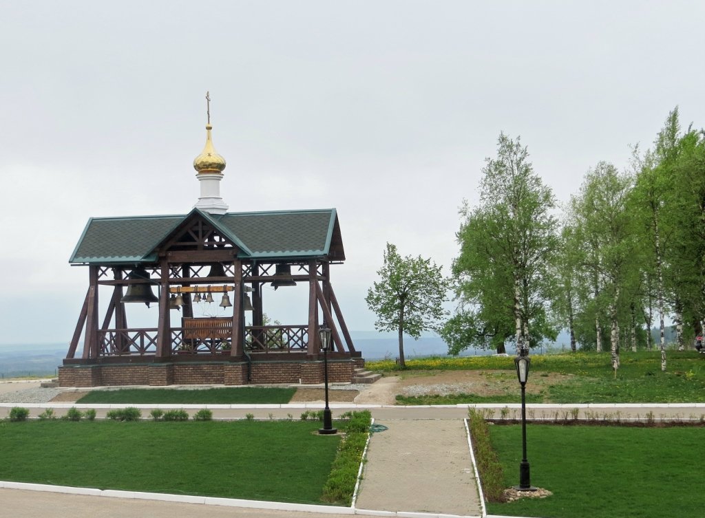 Уральская звонница. Югорская звонница. Звонница Лобня фото. Звонница на Столбах. Звонница надпись.