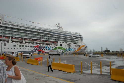 На задворках морского порта в Майами