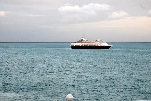 И разошлись, как в море корабли...