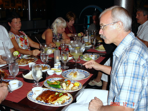 Этих трёх тарелок должно хватить...