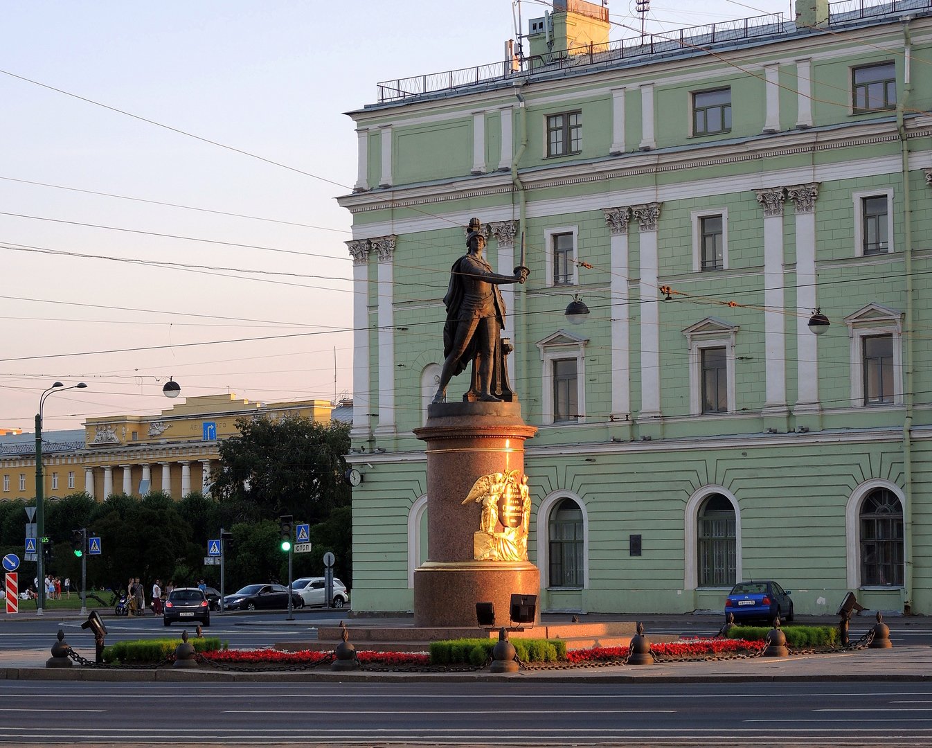 Памятник суворову петербург. Памятник в Санкт-Петербурге на Суворовской площади. Суворовская площадь Питер. Памятник на Суворовской площади.