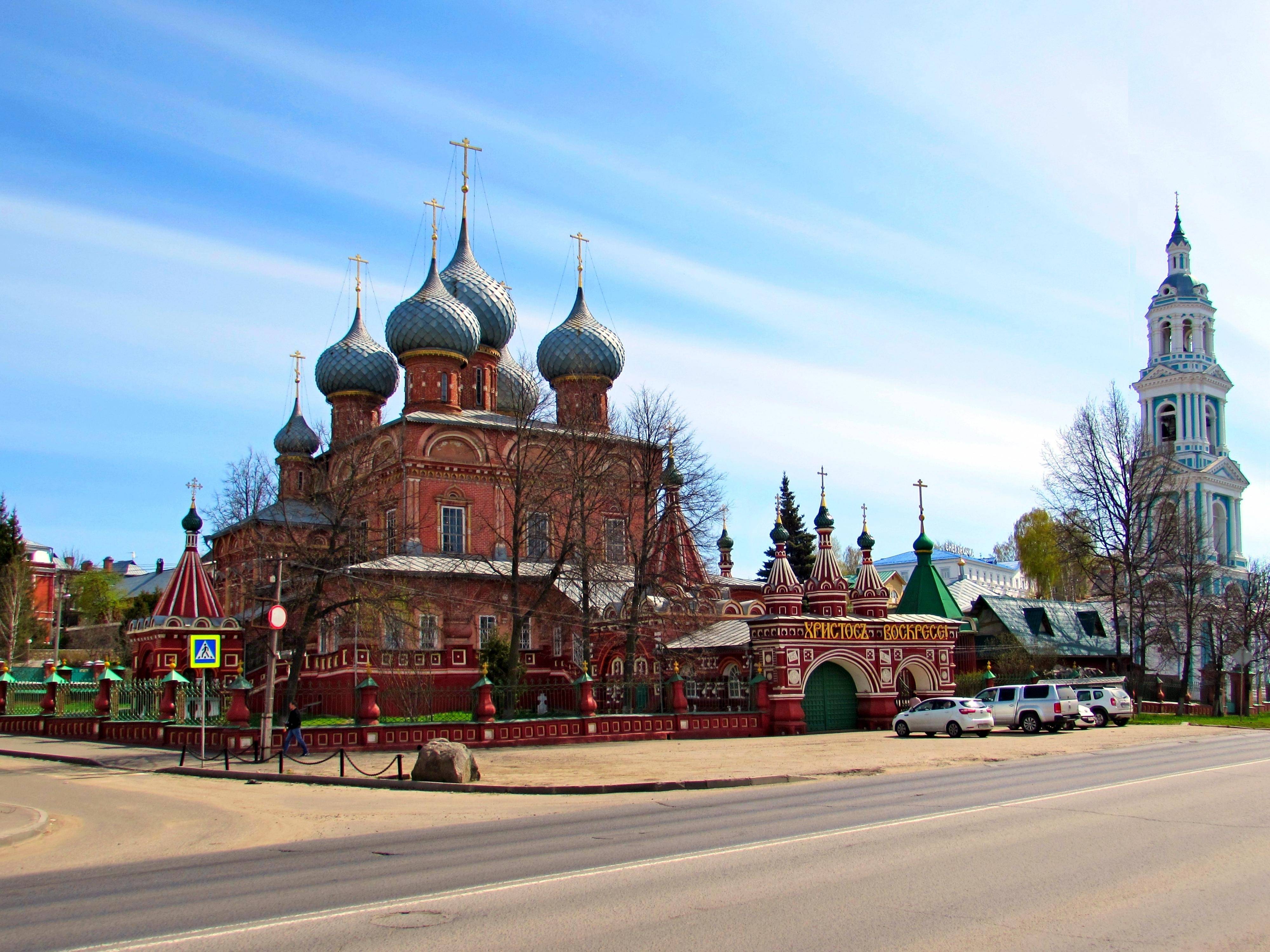 Храмы костромы. Церковь на Дебре Кострома. Церковь Воскресения Кострома. Храм Воскресения на Дебре. Воскресенская Церковь на Дебре в Костроме.