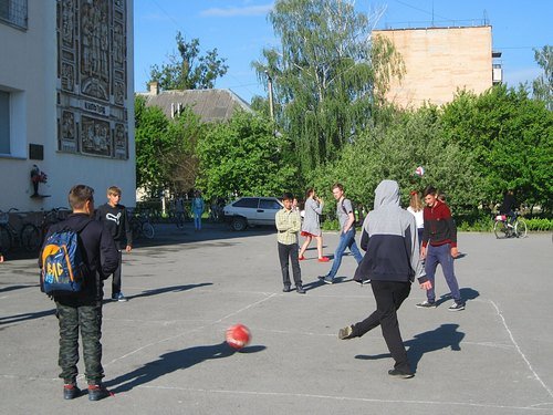 У гимназистов разминка перед уроками