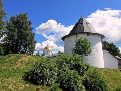 Башня Псково-Печерского монастыря