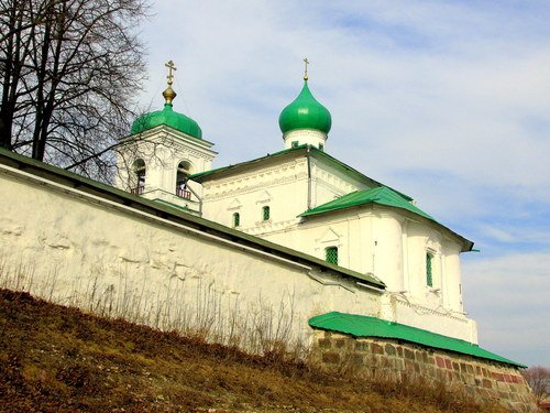 У Мирожского монастыря