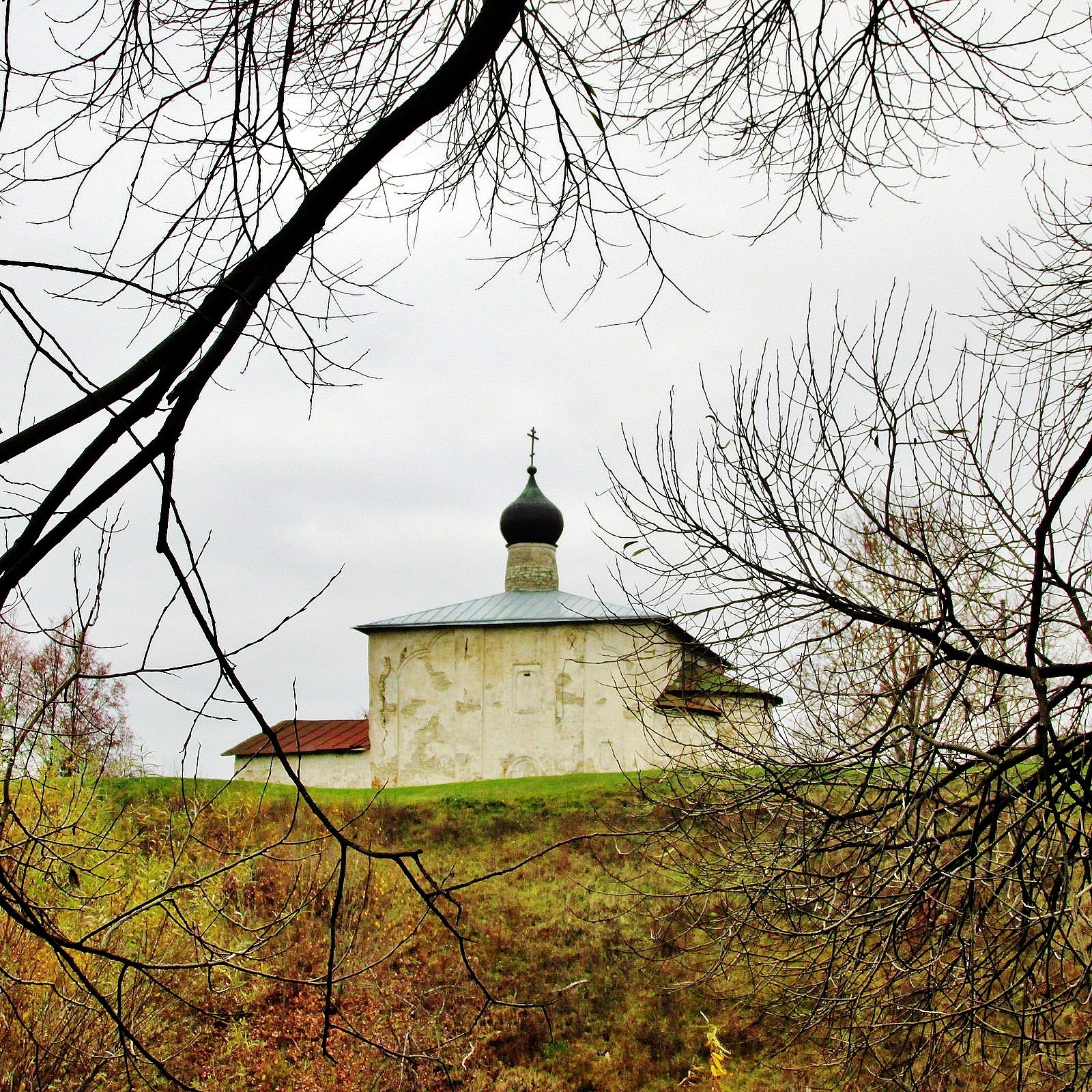 Храм косьмы и дамиана галич. Псков Церковь Косьмы и Дамиана с Гремячей горы. Храм Косьмы и Дамиана Псков Гремячая башня. Церковь Козьмы и Дамиана с Гремячей горы. Церкви Косьмы и Дамиана на Гремячей горе.