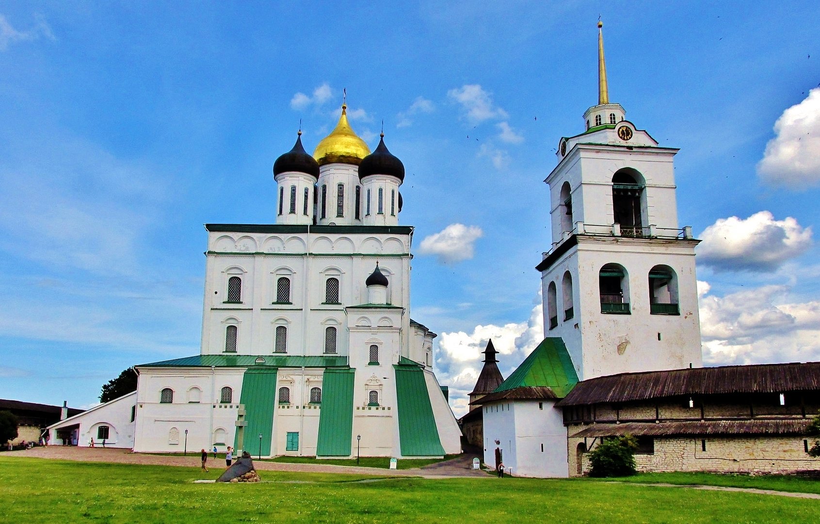 Псков официально. Троицкий собор Псков. Псковский Кремль Троицкий собор. Благовещенский собор Псков. Троицкий собор города Пскова.