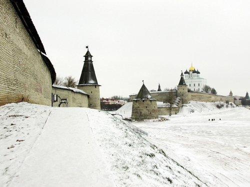Зимой у Псковского Кремля