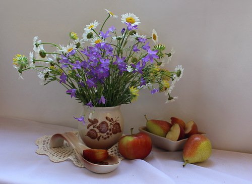 натюрморт с цветами и фруктами
