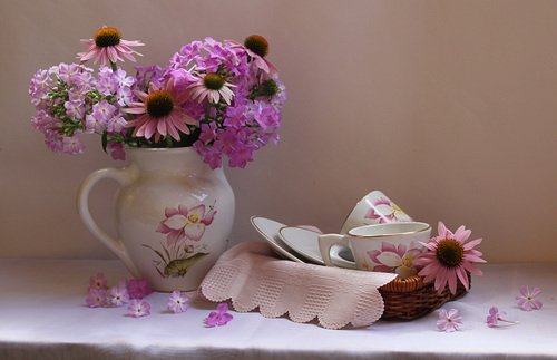 цветы и посуда