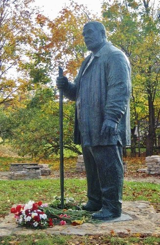 Памятник Савве Ямщикову во Пскове