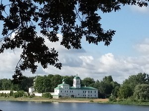 Вид на Мирожский монастырь