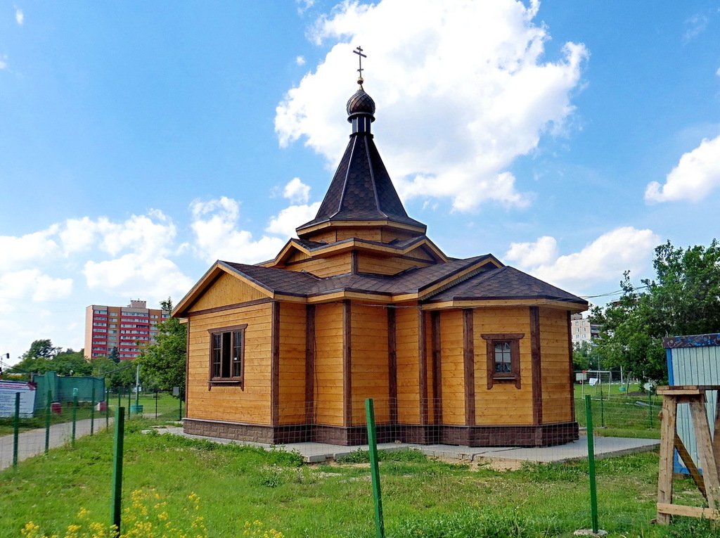 Храм андрея боголюбского. Храм Андрея Боголюбского на Волжском бульваре. Храм Андрея Боголюбского в Московском. Церковь на Волжском бульваре. Храм Андрея Боголюбского на Волжском бульваре Серафим Фарковец.