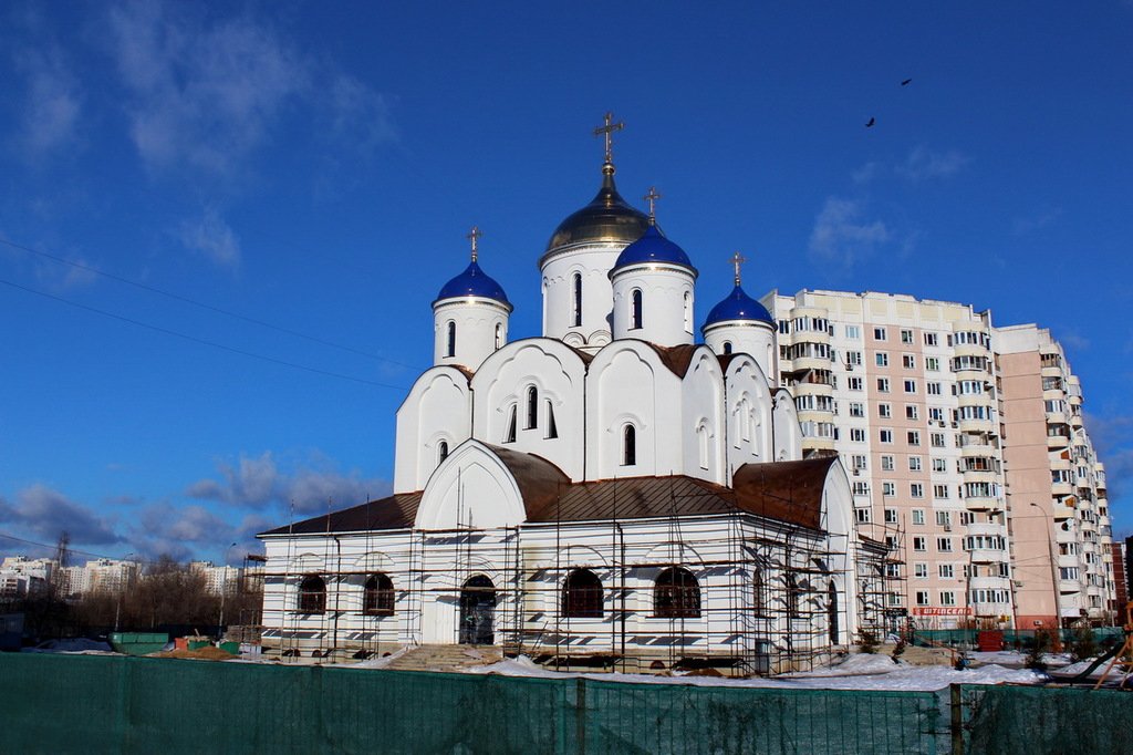 Храм в южном. Храм в Южном Бутово. Введенская Церковь в Южном Бутово. Храм введения Пресвятой Богородицы в Бутово. Введение во храм Пресвятой Богородицы Южное Бутово.