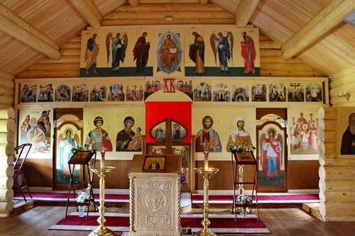 Иконостас церкви Нины равноапостольной в Черёмушках