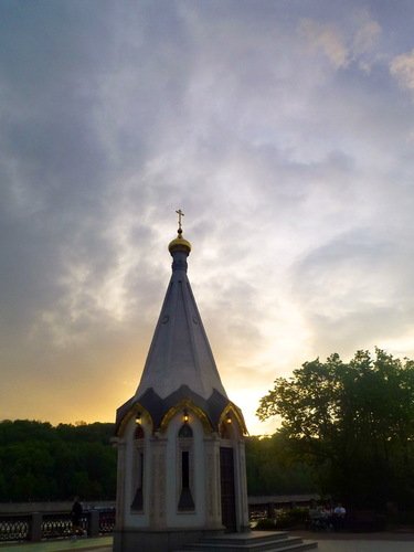 Владимирская часовня в Лужниках и небесный крест