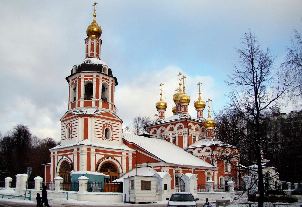 Церковь рождества христова в москве. Храм Рождества Христова в Измайлово Москва. Храм Рождества Христова в Измайлове. Измайловский Христорождественский храм в Москве. Рождественская Церковь в Измайлово.