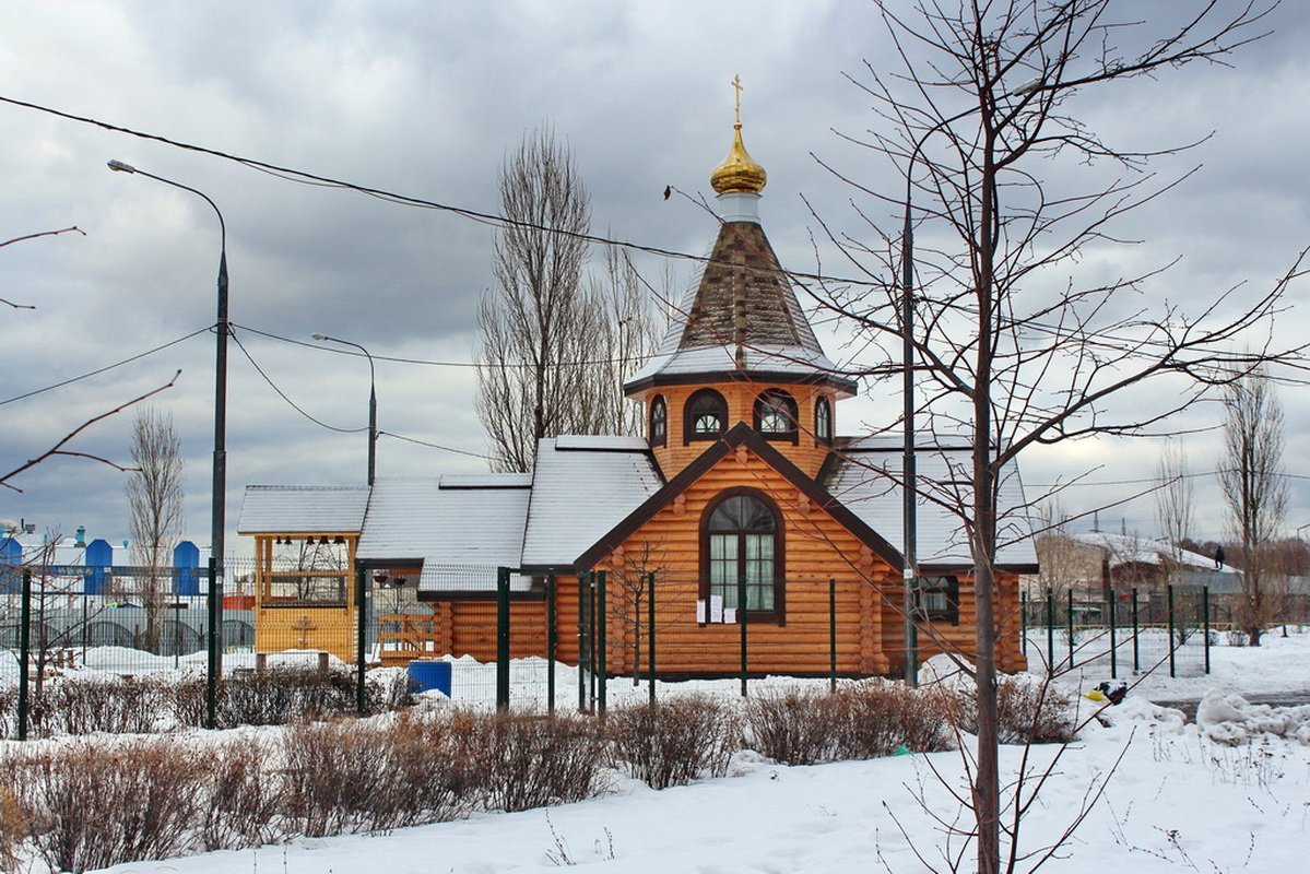 Храм луки в люблино. Храм Донской иконы Божией матери в Люблино. Храм на Тихорецком бульваре Люблино. Люблино Церковь фото. Храмы в Люблино адреса.