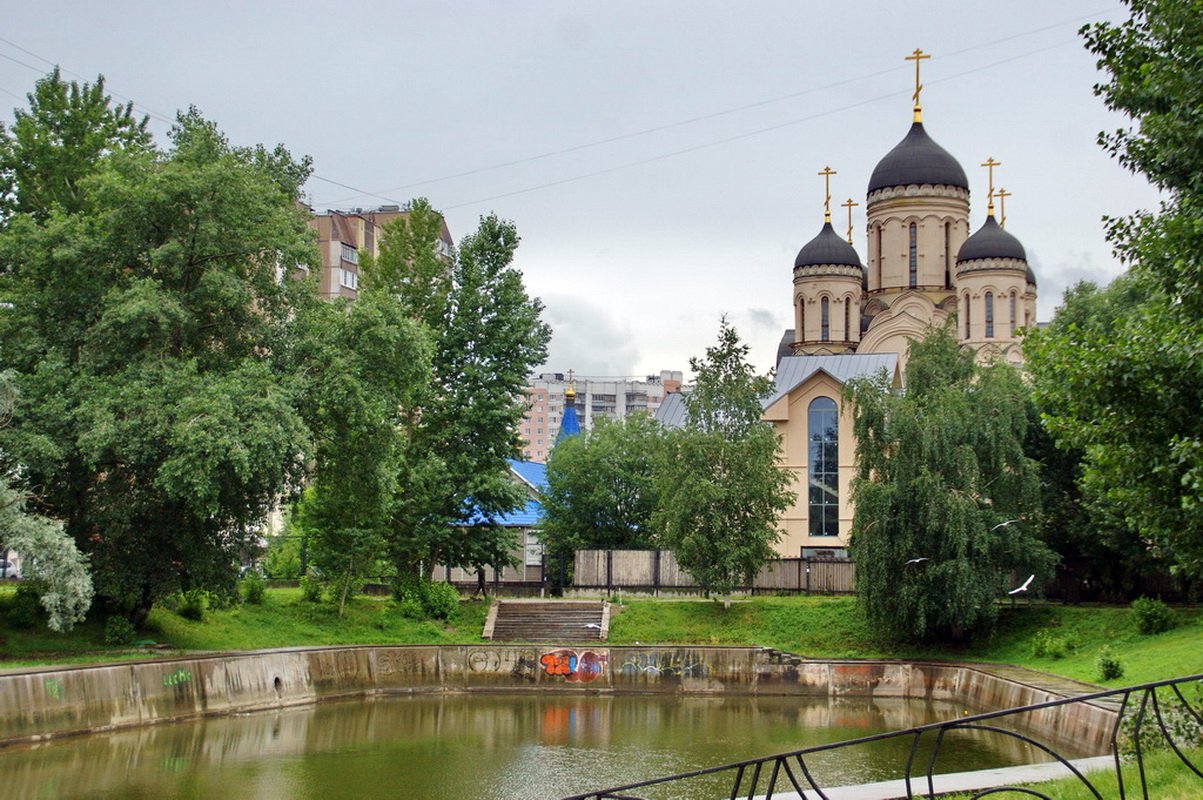 Храм в марьино. Храм Утоли моя печали в Марьино. Церковь в Марьино. Утоли моя печали храм Марьино икона. Церковь иконы Божией матери Утоли моя печали Москва Марьино.