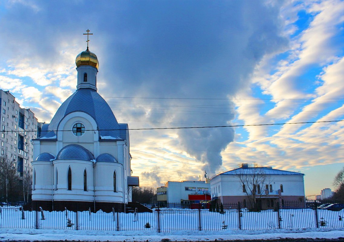 Храм Бирюлево Восточное. Храм входа Господня в Иерусалим в Бирюлево. Храмы района Бирюлево Восточное. Красноармский храм Бирюлёво Восточное фотография.