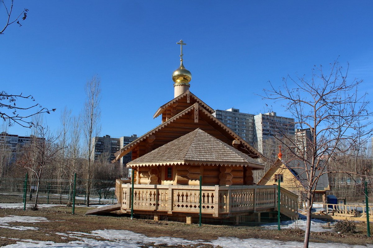 Храм князя. Церковь Владимира равноапостольного в Крылатском. Церковь кн Владимира Отрадное Москва. Храм в Очаково-Матвеевское. Никольская Церковь Очаково-Матвеевское мозаика.