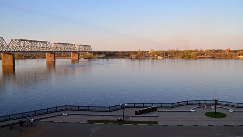 Течет река Волга