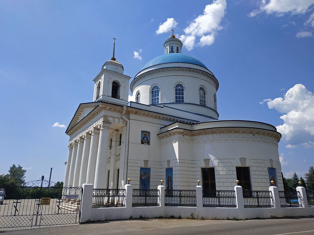 Церковь николы белого. Собор Николы белого в Серпухове. Никольский собор (Серпухов). Церковь Николы белого Великий Новгород. Никольский собор - собор Николая Чудотворца в Боброве, Бобров.