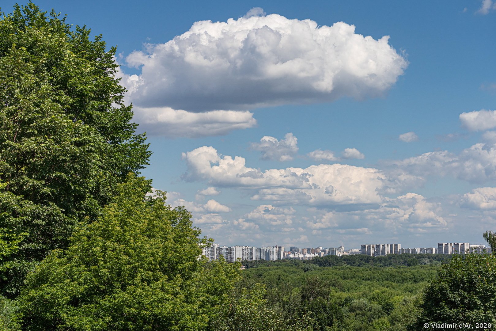 Шестое лето. Облака Москва. Зеленые облака в Москве весной 2012. Зеленые тучи в Москве. Рассвет Москва лето.