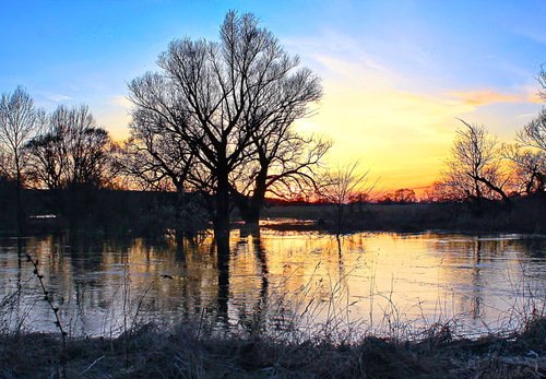 река Протва,апрель,закат солнца