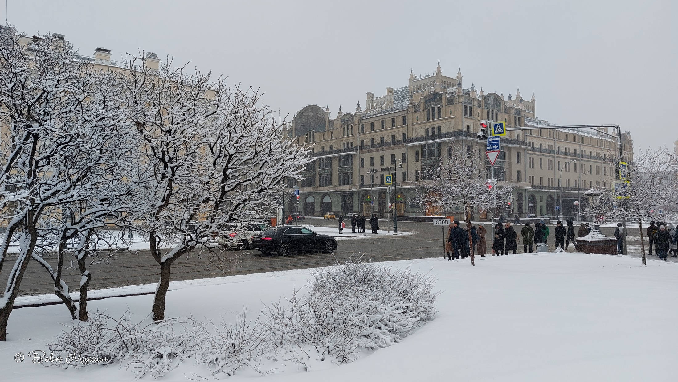 снег в москве весной