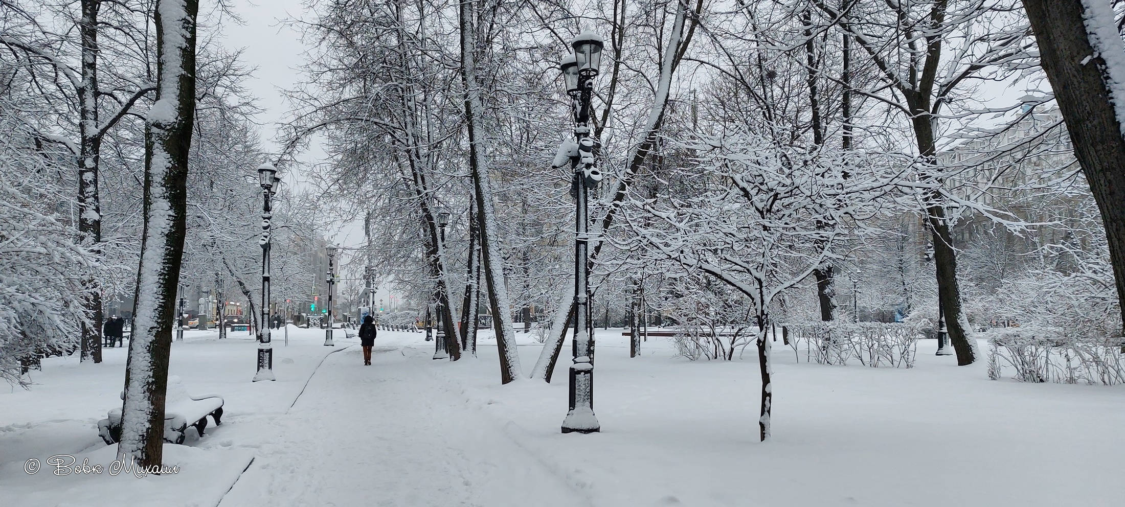 снег в москве весной