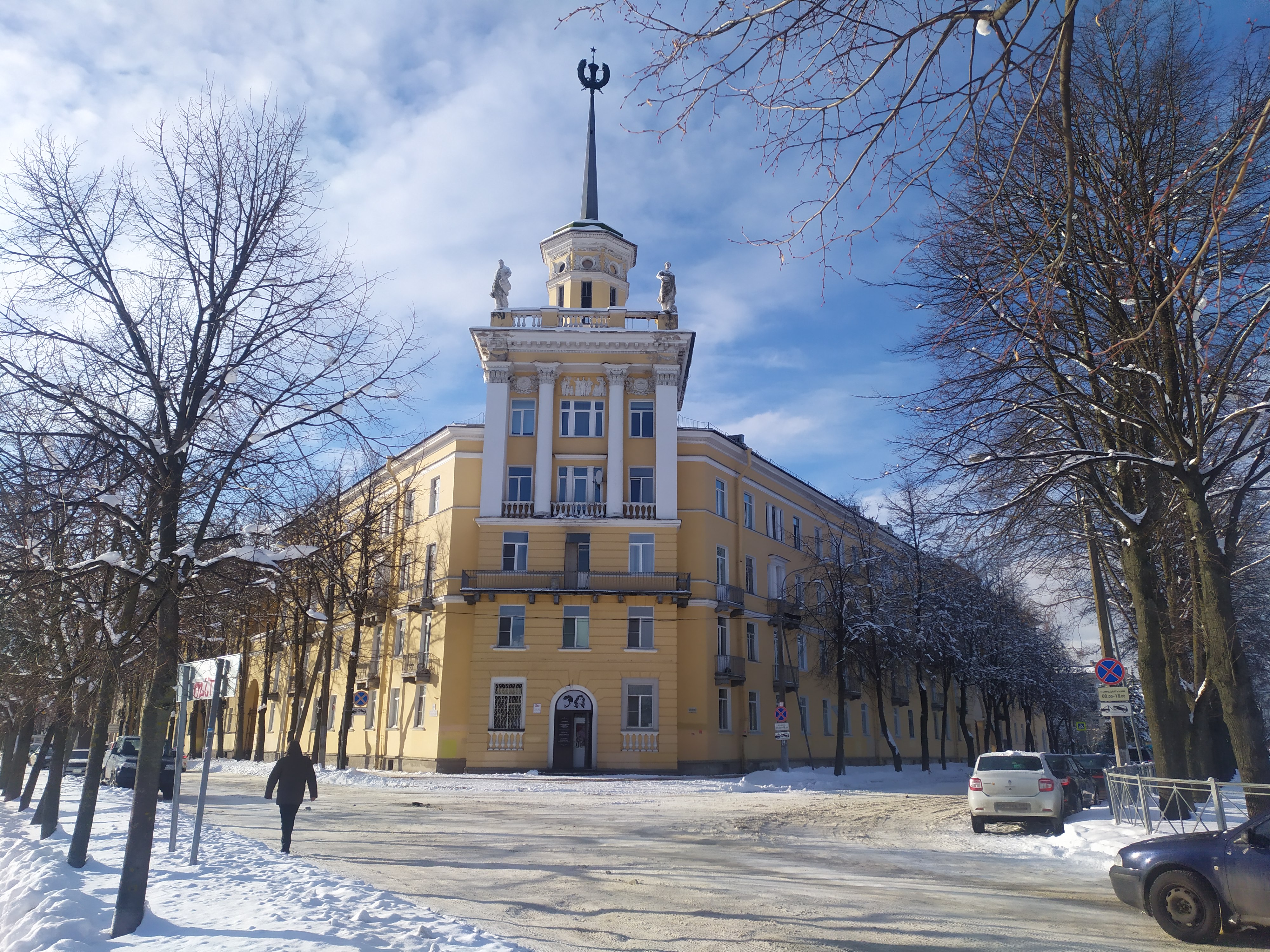 Комсомольского канала наб. 28/19