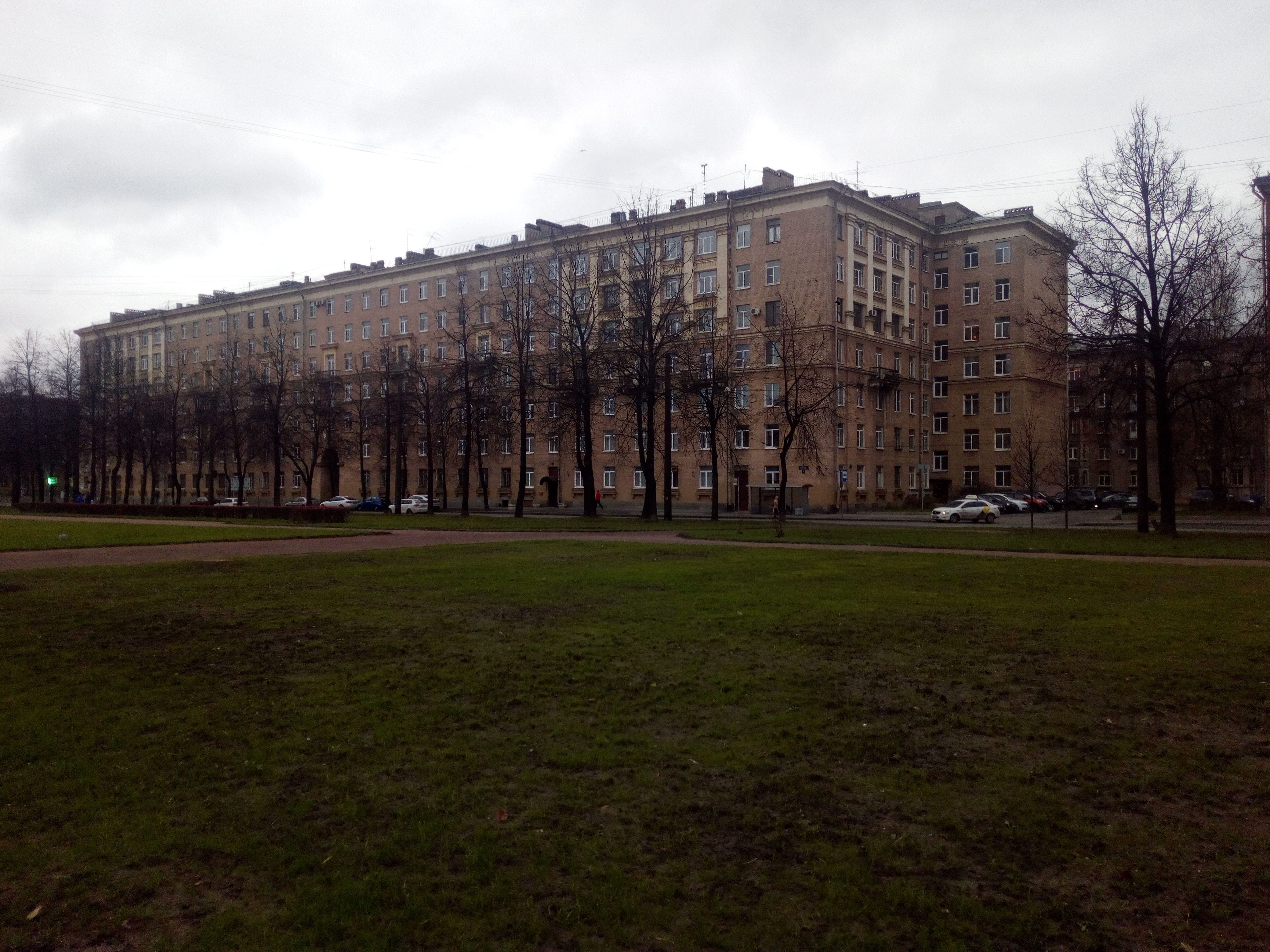 бульвар Красных Зорь 7