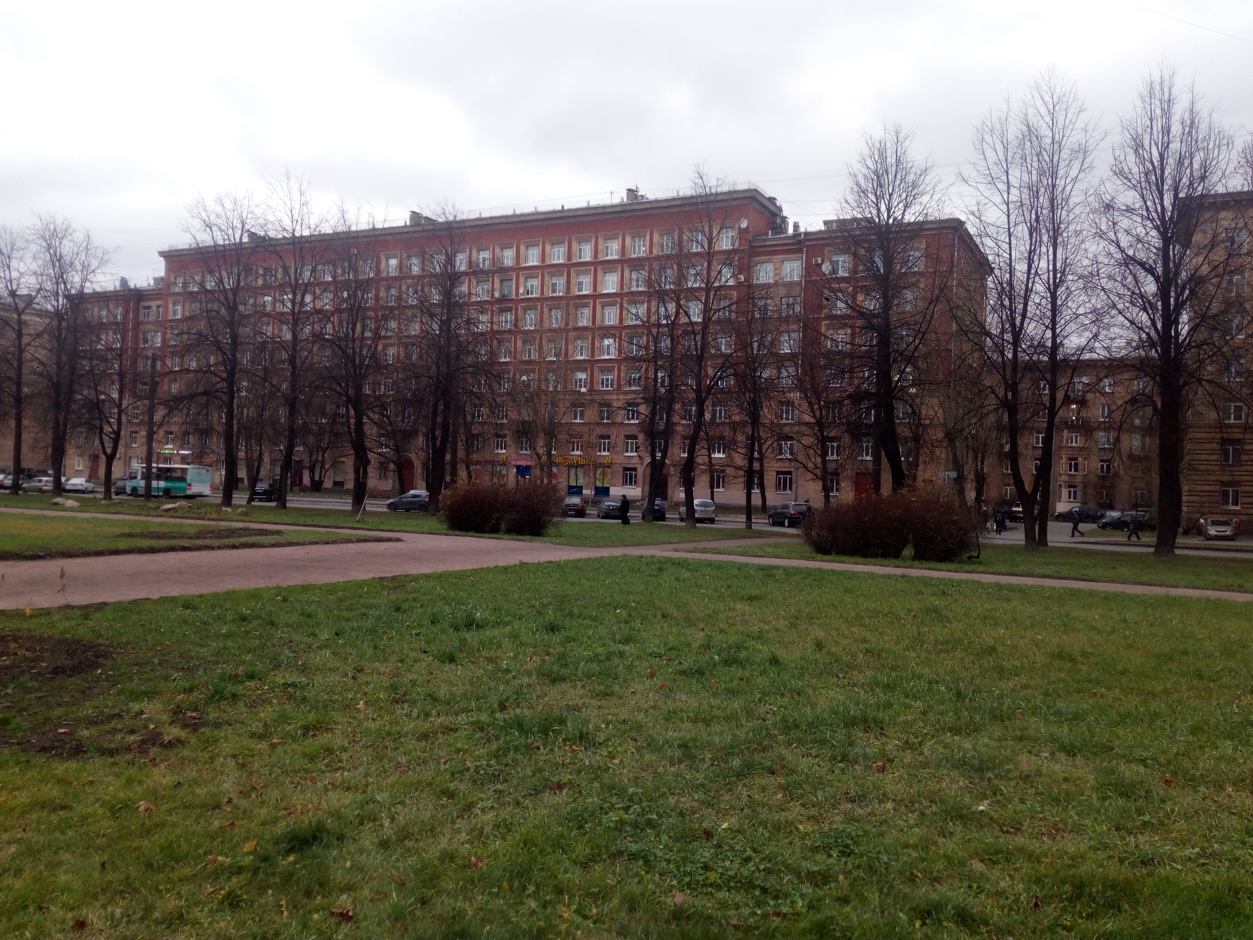 бульвар Красных Зорь 5