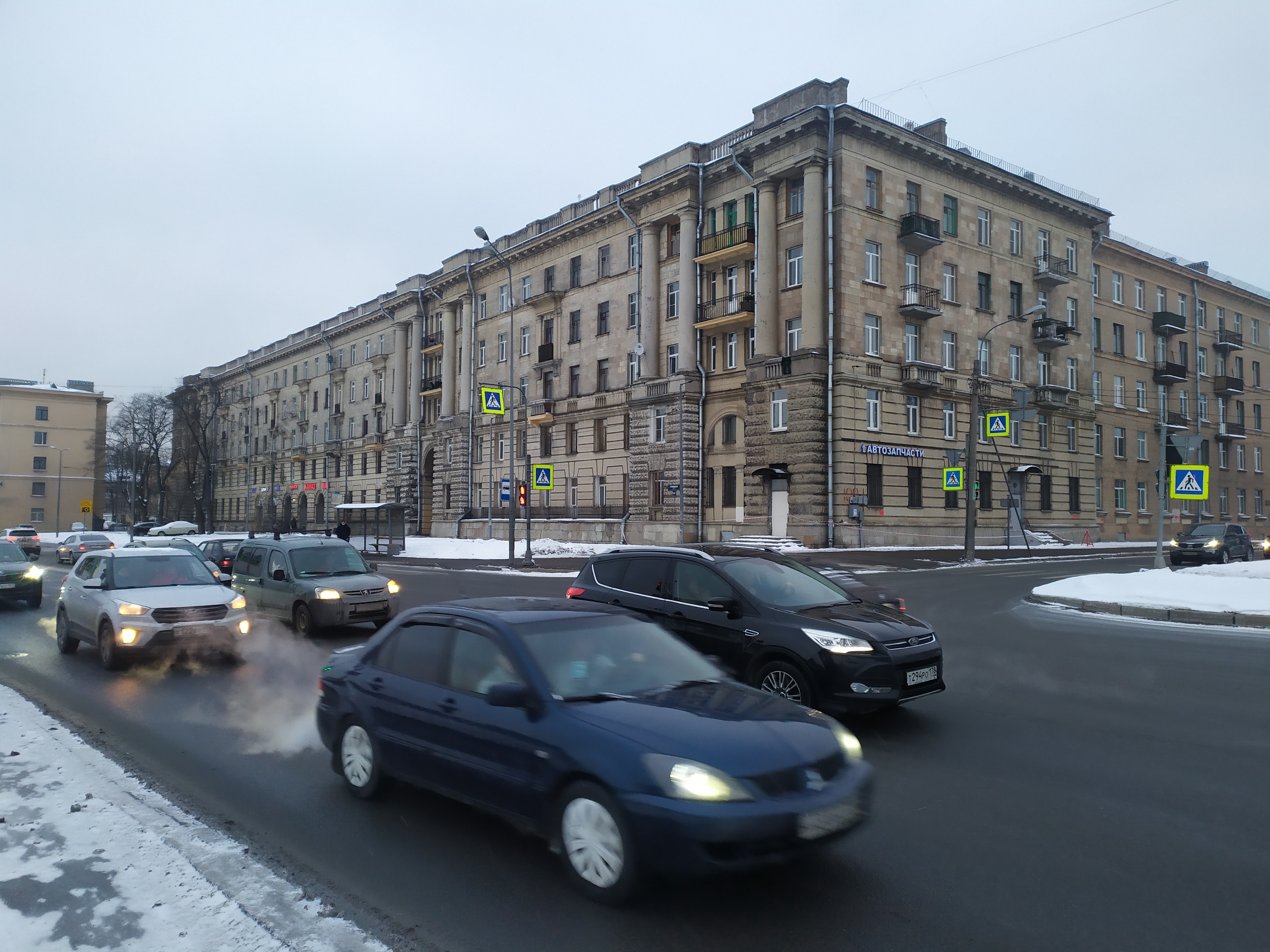 Октябрьская наб. 100к1, парадные 10,1-4,5-6