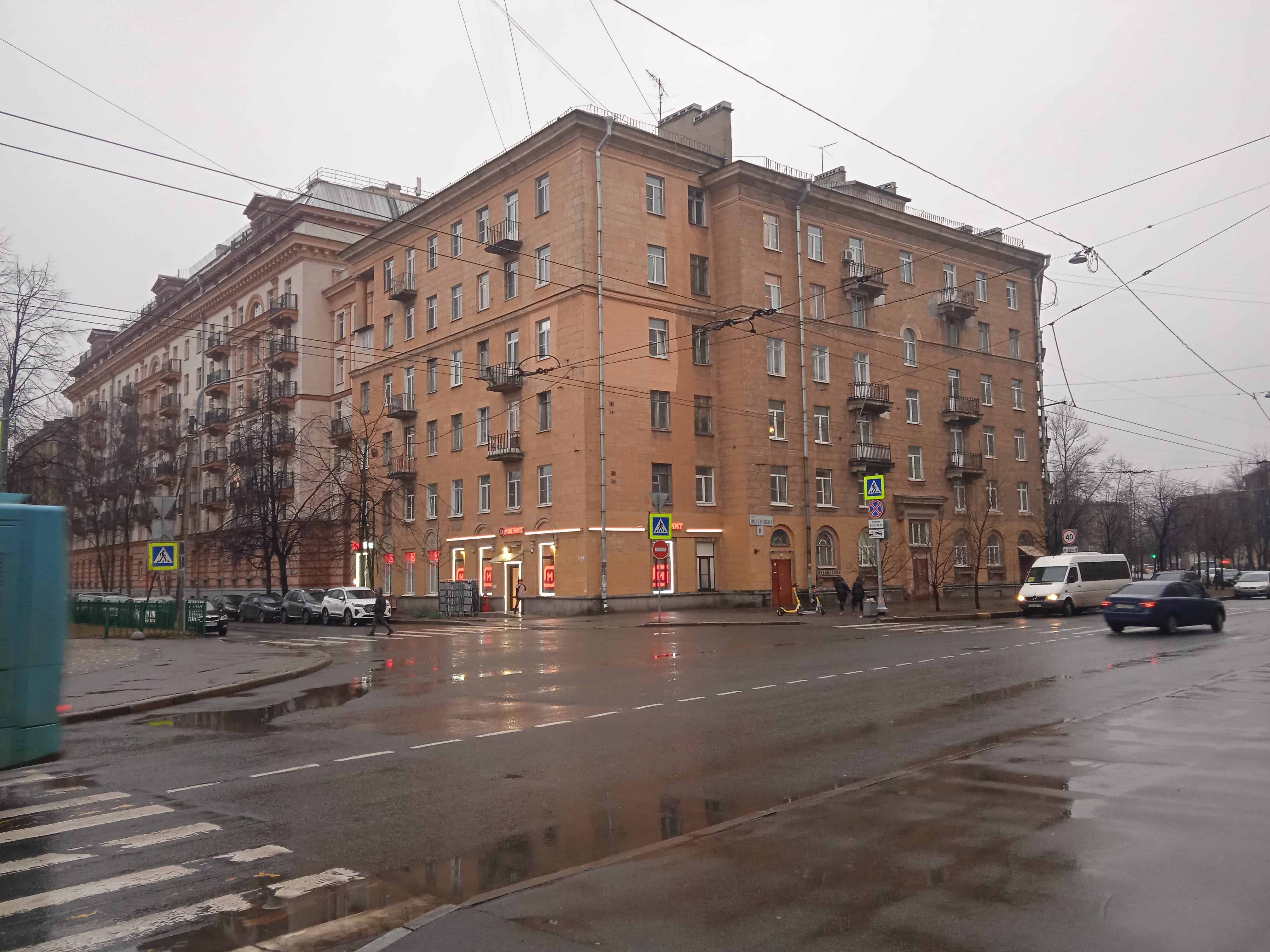 ул. Полярников 8