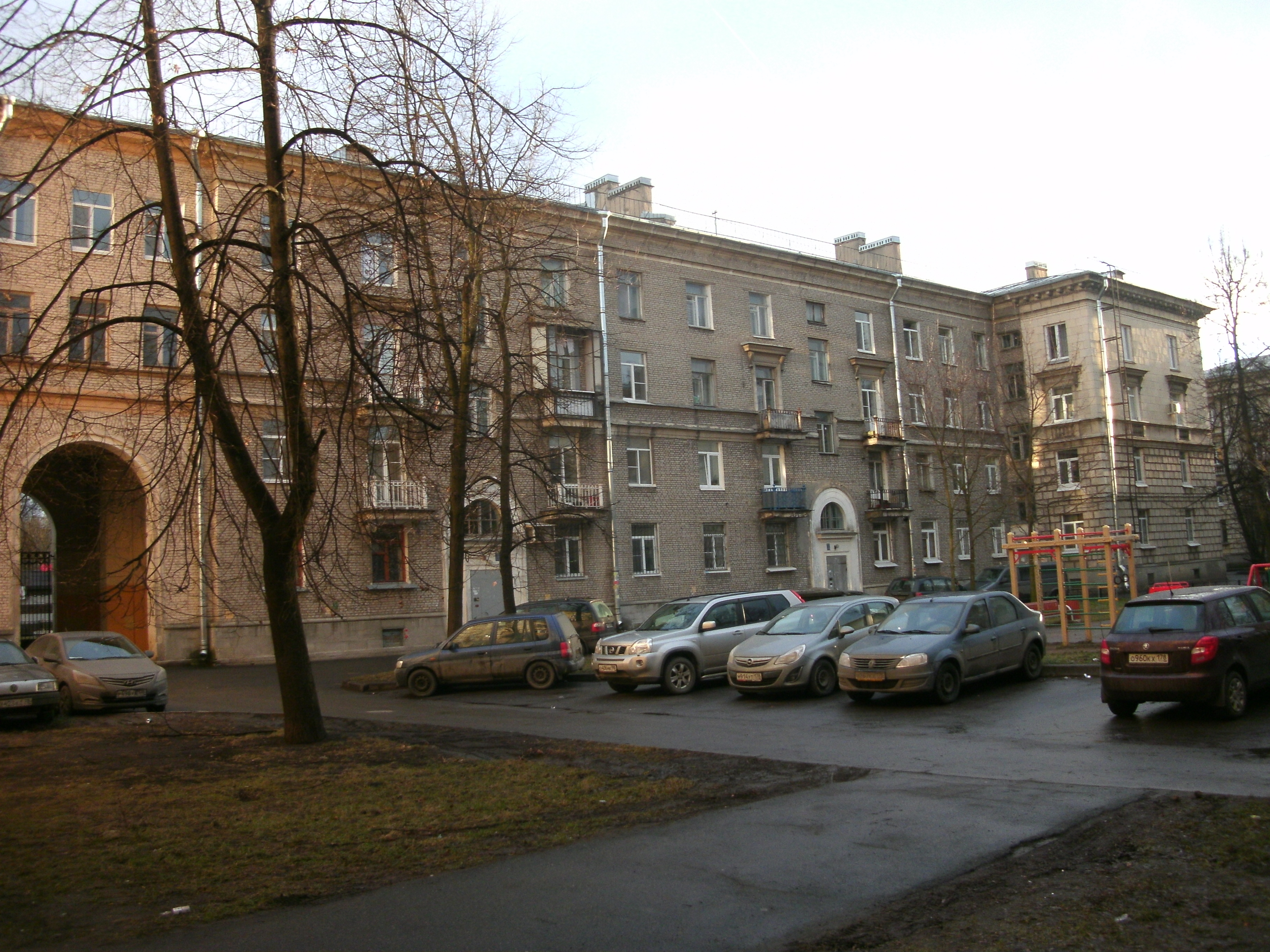 ул. Веры Слуцкой 7