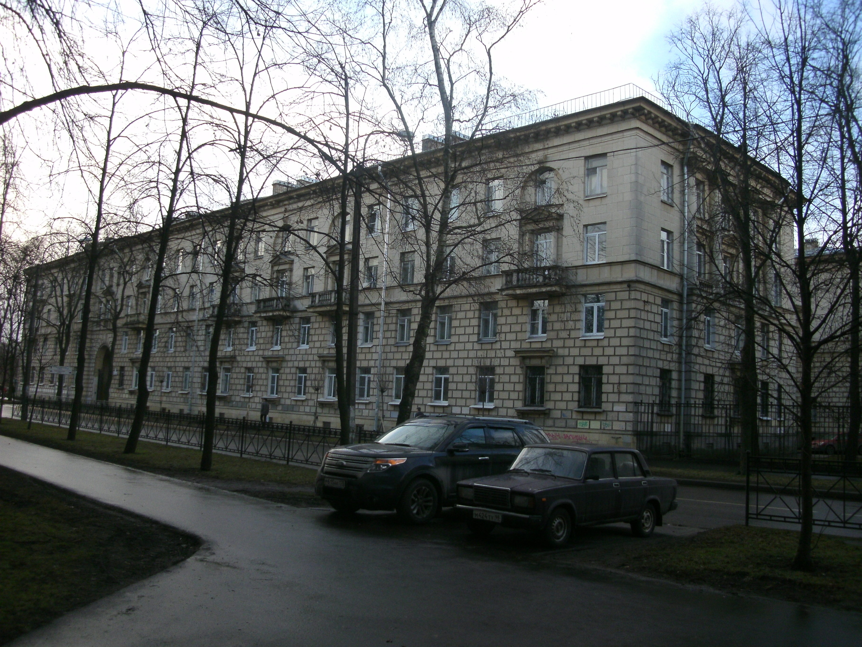 ул. Веры Слуцкой 11