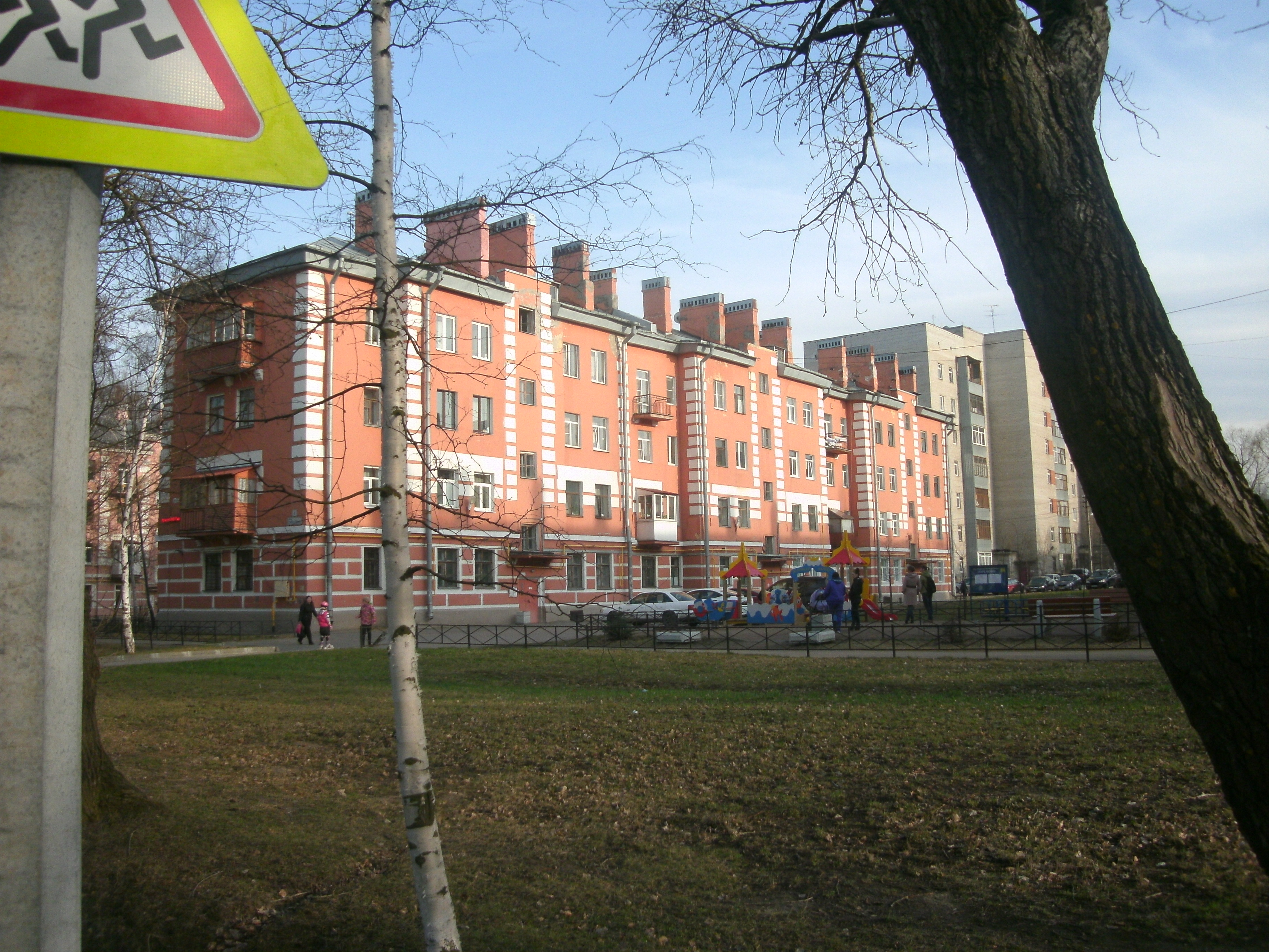 ул. Политрука Пасечника 8 ул. Политрука Пасечника 8