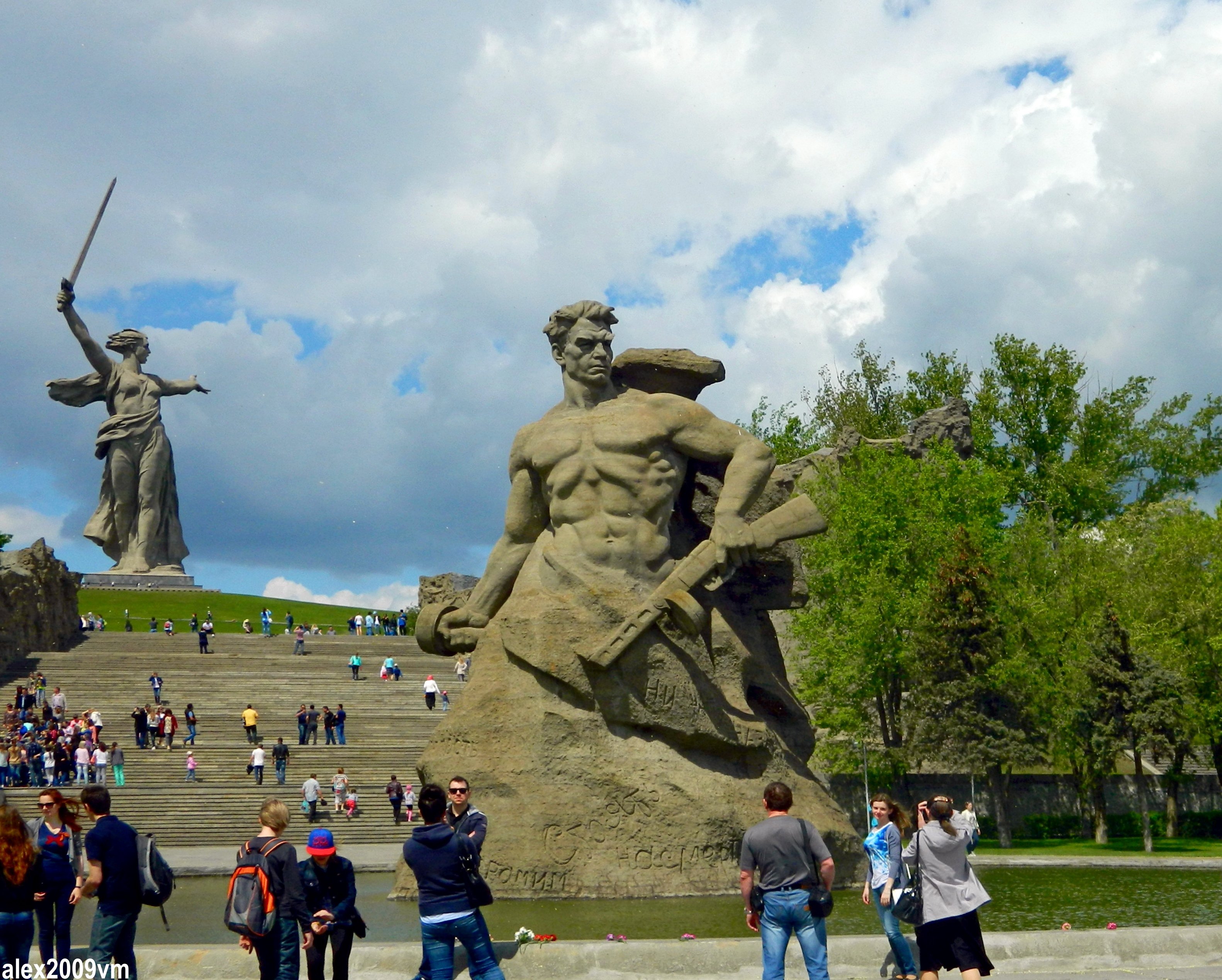 Мамаев курган расположен в городе. Мамаев Курган Волгоград. Волгоград Родина мать Мамаев Курган Сталинградская. Высота мать Родины на Мамаевом Кургане в Волгограде. Мамаев Курган Сталинградская битва.