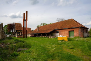 На задворках...