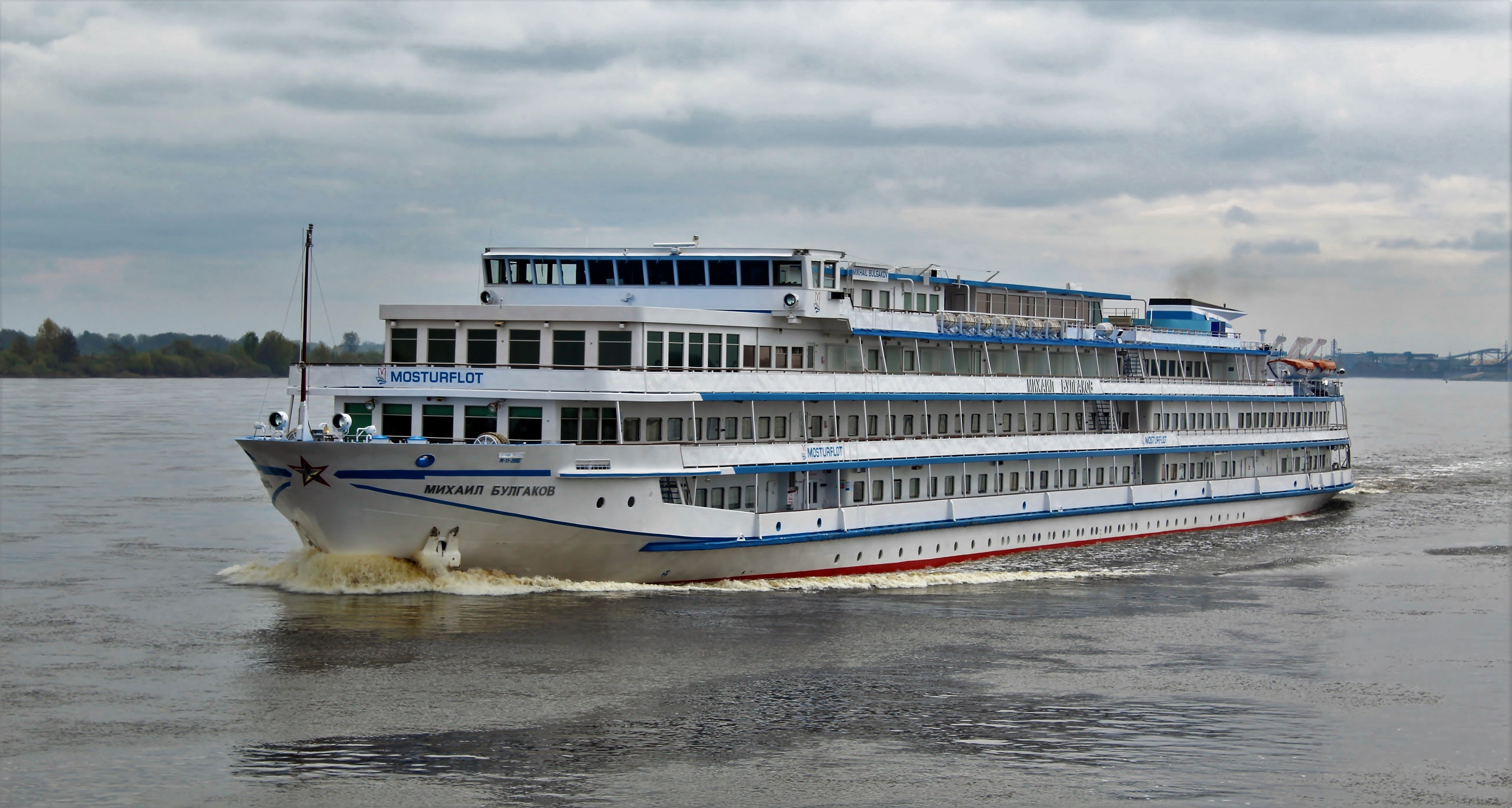 Круиз теплоход ленин санкт–петербург. Сообщение про теплоход. Составить теплоход. Составить теплоход. Круиз теплоход октябрьская революция.