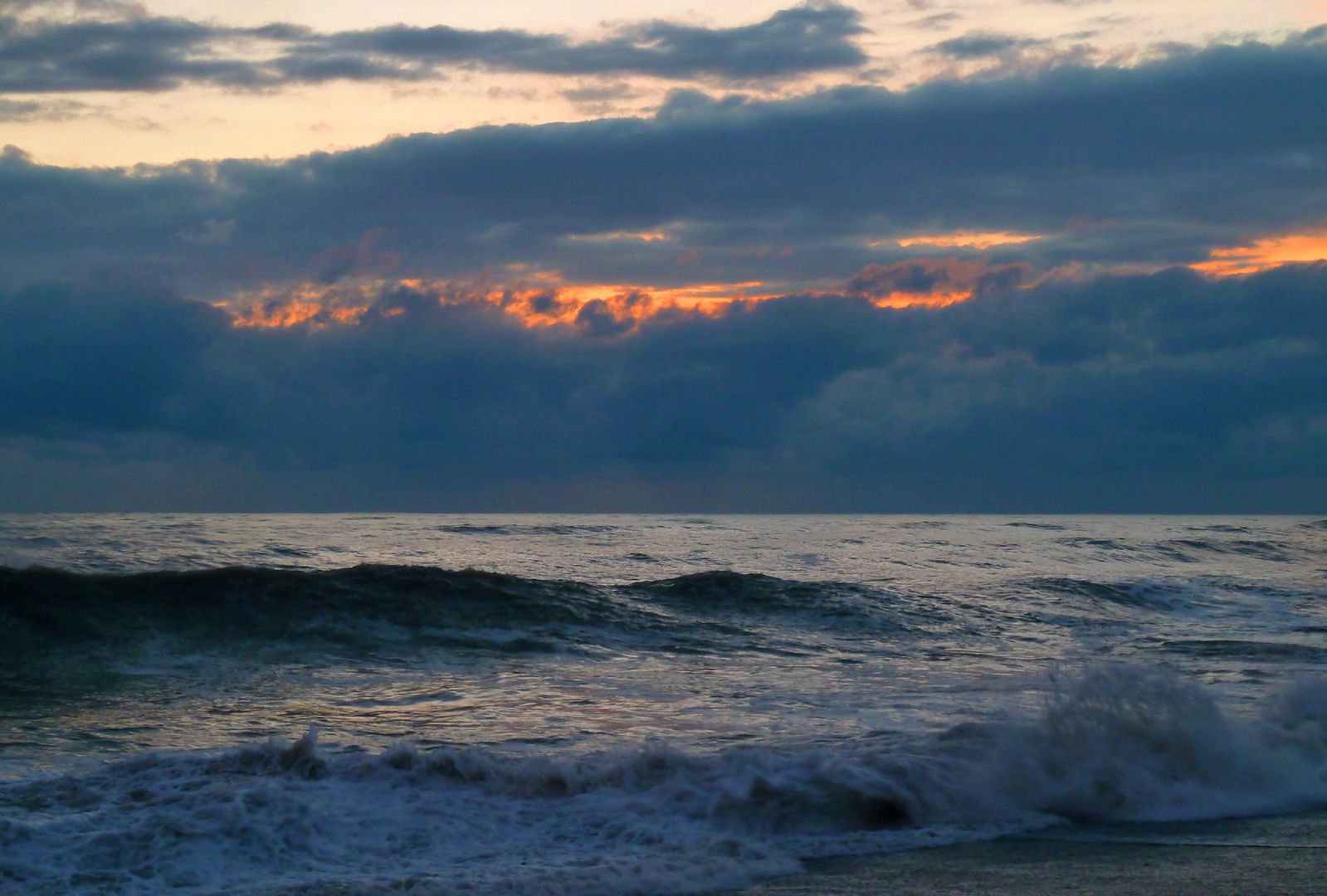 Закат волны берег Сочи