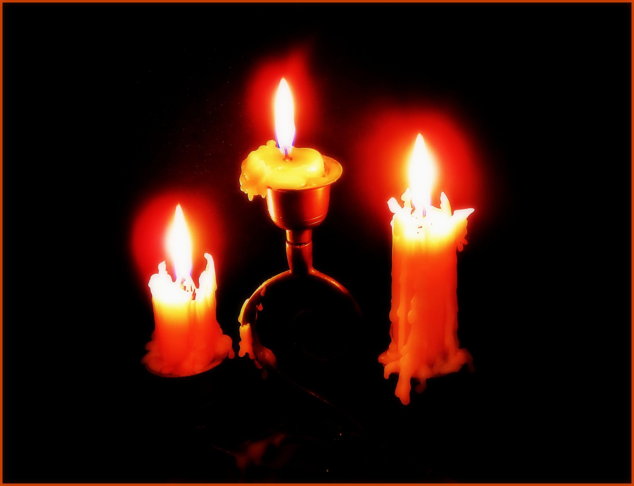 Горят три свечи. Сгоревшая свеча. Свеча горит фото. Пламя свечи текстура. Горящая свеча вид сверху.