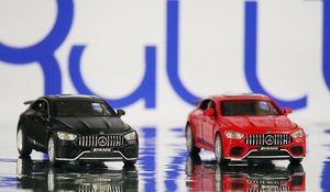 Машинка Мерседес открывается все Машинка Мерседес открывается все