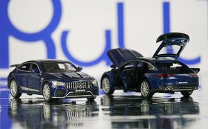 Машинка Мерседес открывается все Машинка Мерседес открывается все
