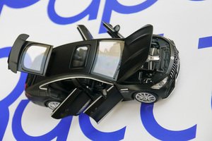 Машинка Мерседес открывается все Машинка Мерседес открывается все
